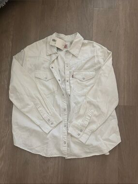 NWT Levis Lightweight Denim Jacket/Shirt